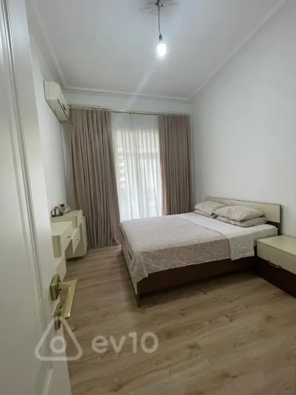 Kirayə verilir 3 otaqlı köhnə tikili 80 m²