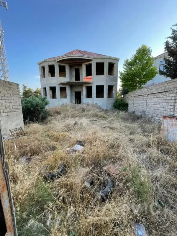 Satılır 8 otaqlı həyət evi 555 m²
