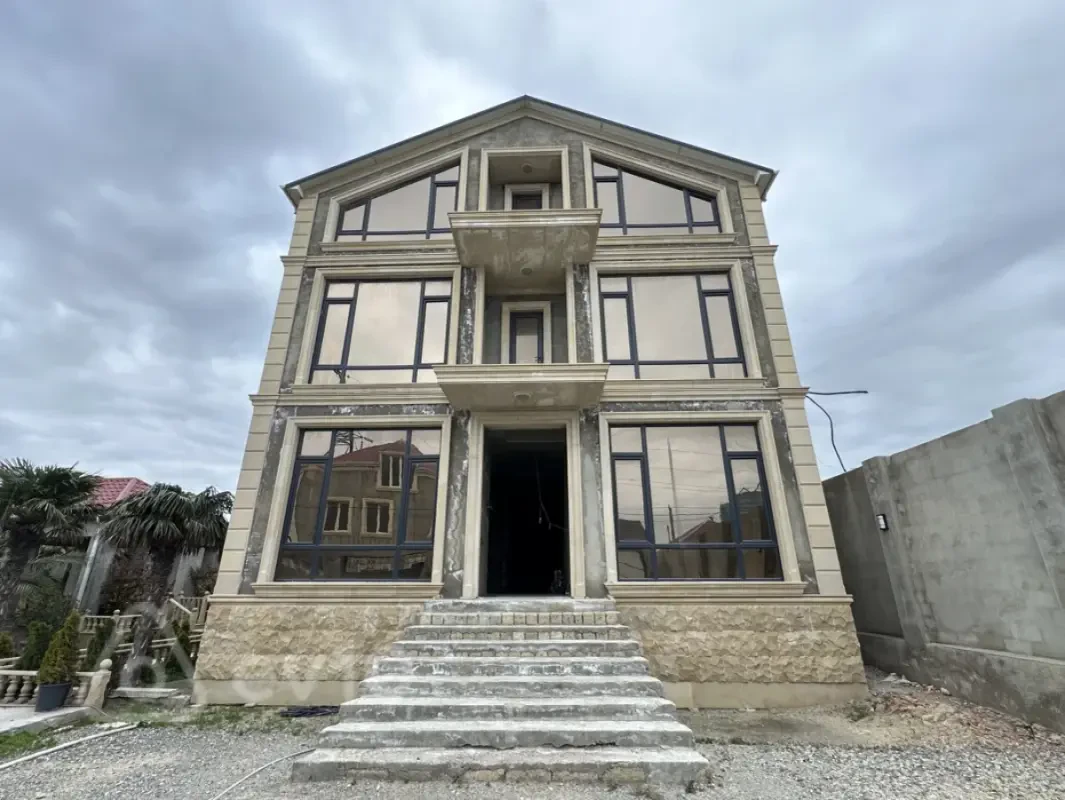 Satılır 7 otaqlı həyət evi 390 m²