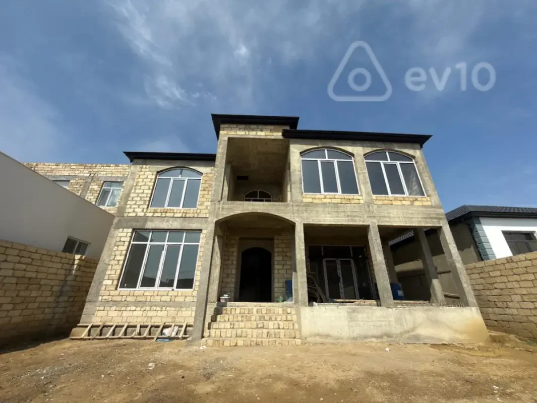 Satılır 6 otaqlı həyət evi 367 m²