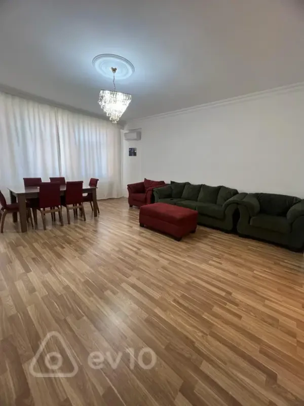 Kirayə verilir 3 otaqlı yeni tikili 140 m²