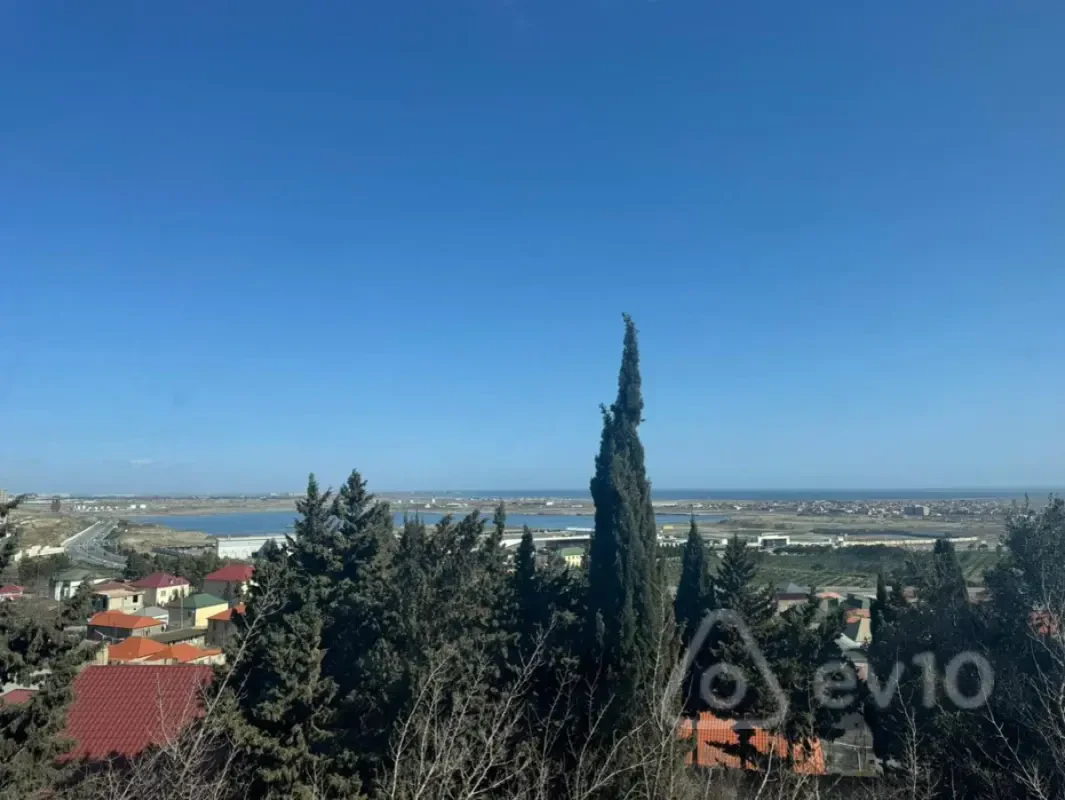 Satılır 8 otaqlı həyət evi 600 m²