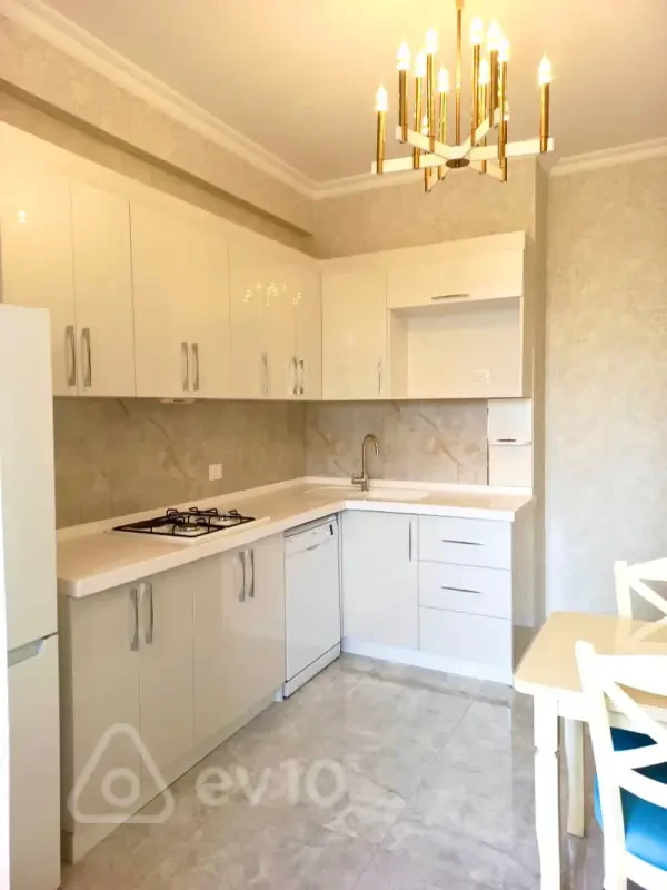 Kirayə verilir 2 otaqlı yeni tikili 70 m²
