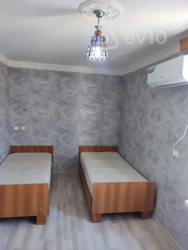 Kirayə verilir 2 otaqlı köhnə tikili 50 m²