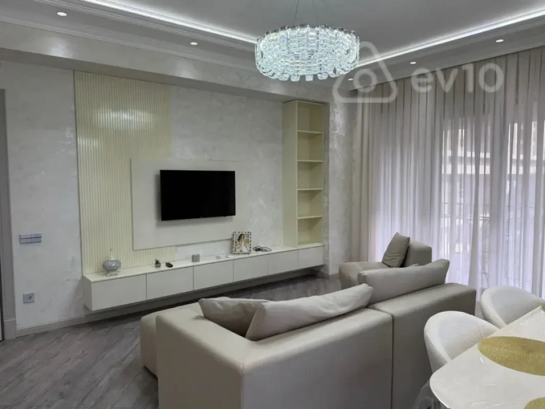 Kirayə verilir 3 otaqlı yeni tikili 130 m²