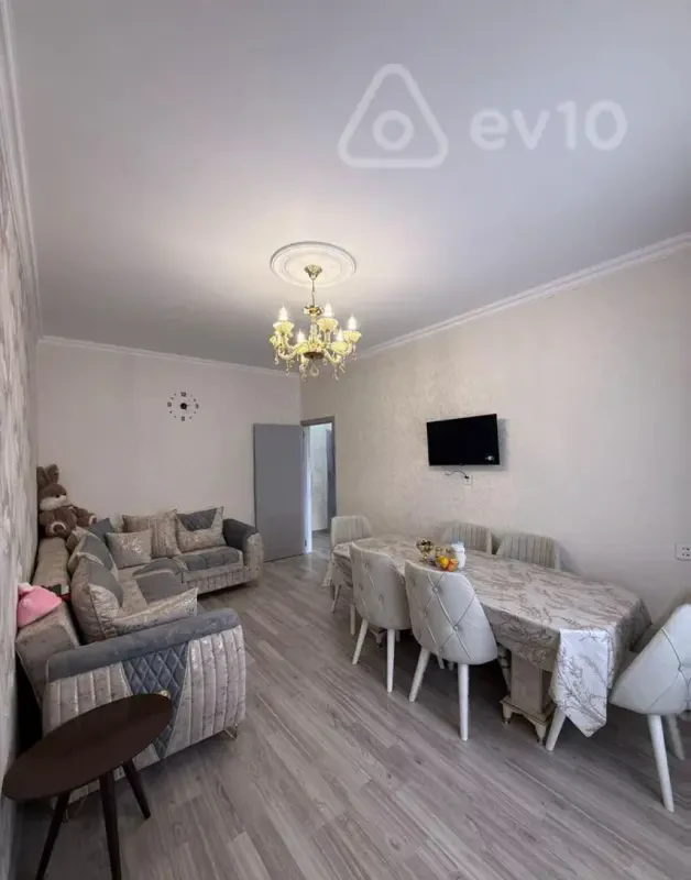 Satılır 4 otaqlı köhnə tikili 100 m²