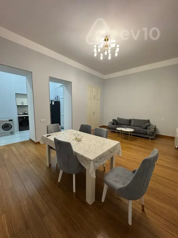Kirayə verilir 2 otaqlı köhnə tikili 80 m²