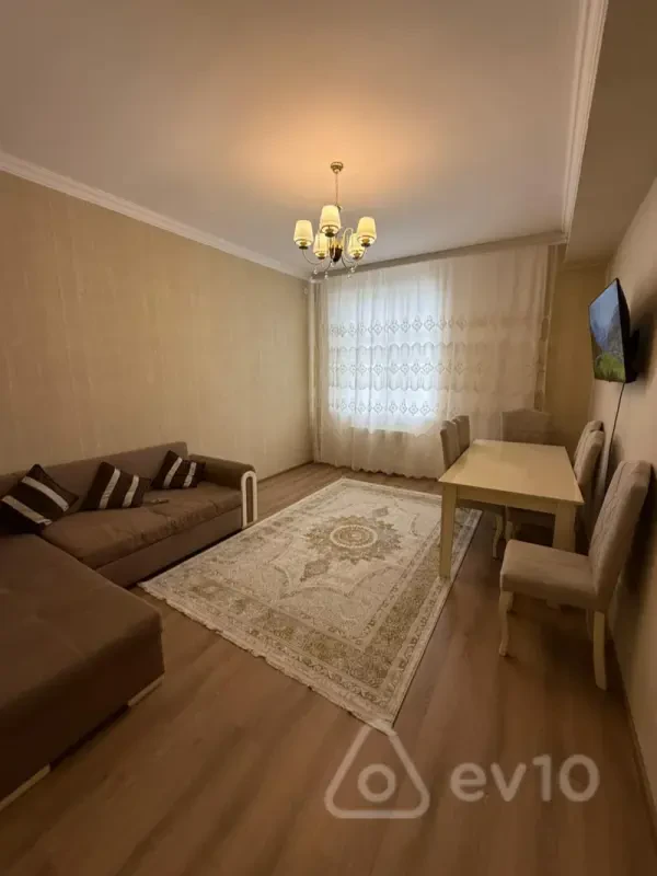 Kirayə verilir 4 otaqlı köhnə tikili 110 m²