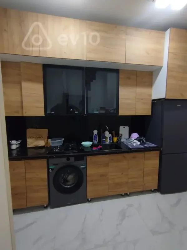 Kirayə verilir 3 otaqlı köhnə tikili 701 m²