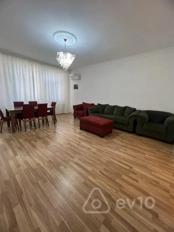 Kirayə verilir 3 otaqlı yeni tikili 1400 m²