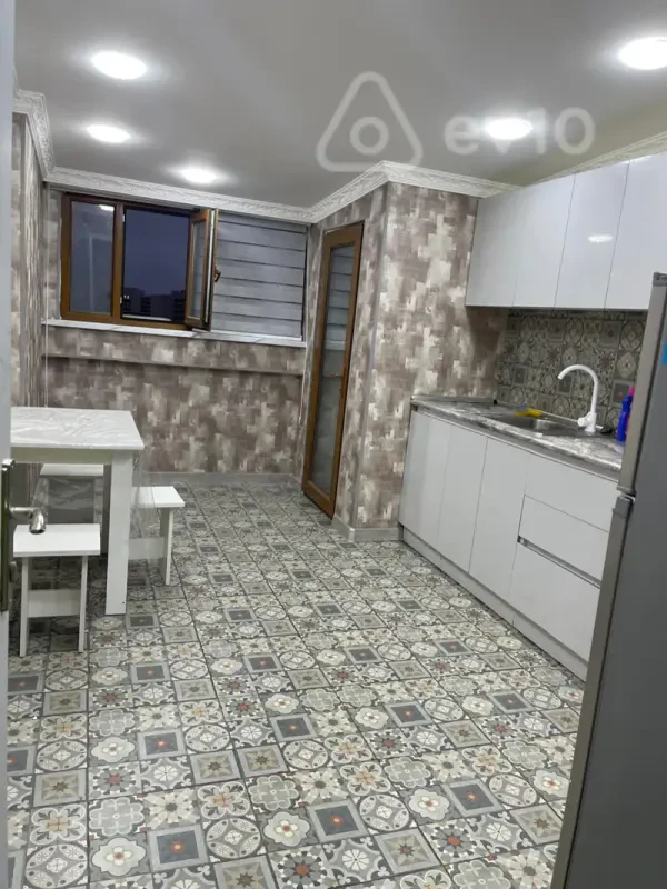 Kirayə verilir 2 otaqlı yeni tikili 70 m²