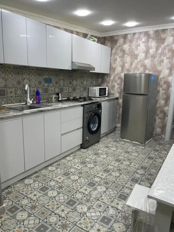 Kirayə verilir 2 otaqlı yeni tikili 70 m²