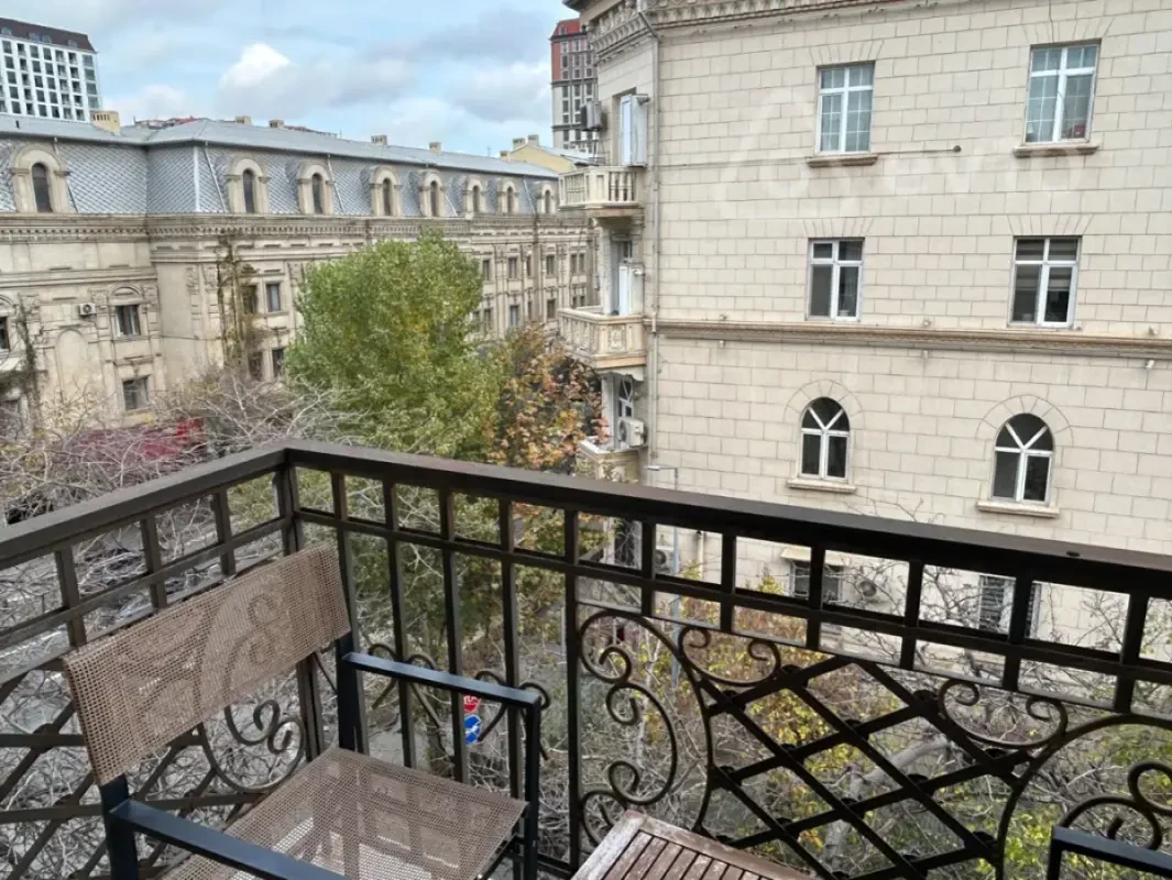 Kirayə verilir 2 otaqlı köhnə tikili 75 m²