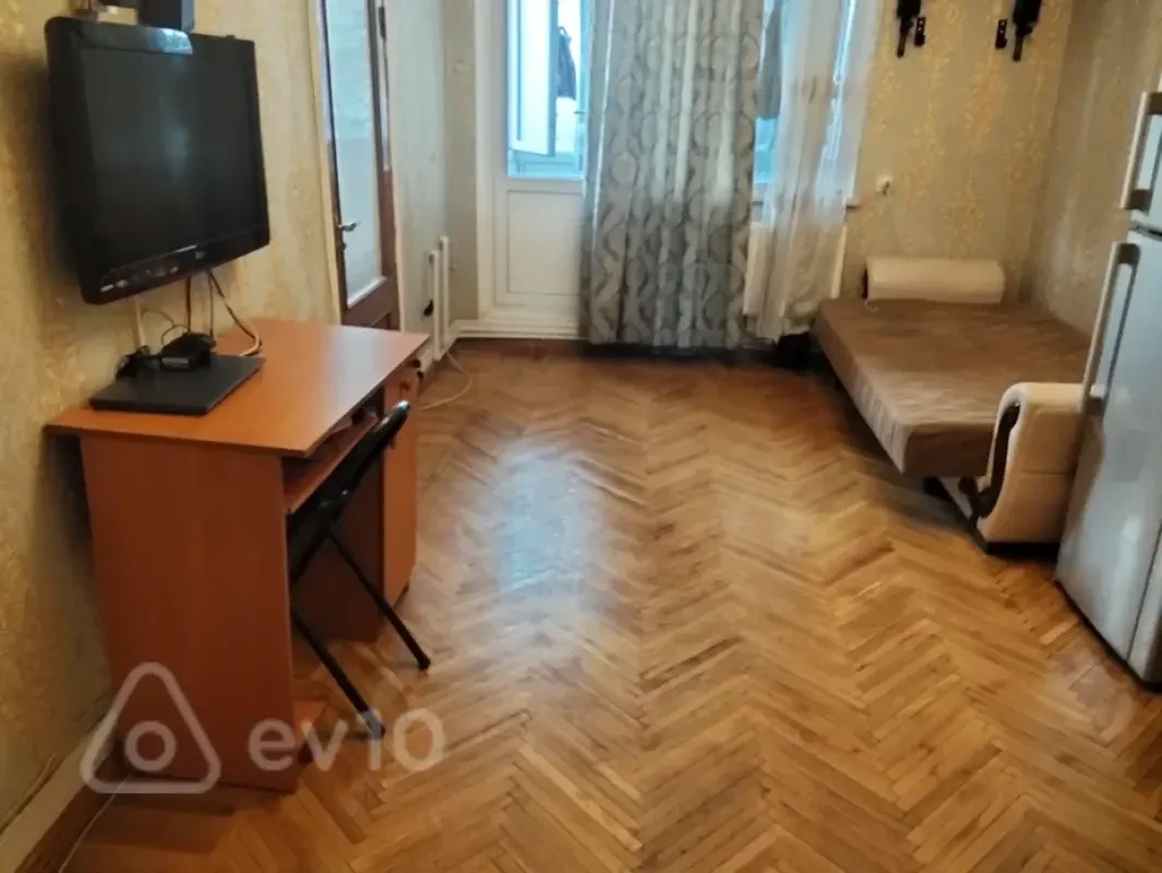 Kirayə verilir 2 otaqlı köhnə tikili 52 m²