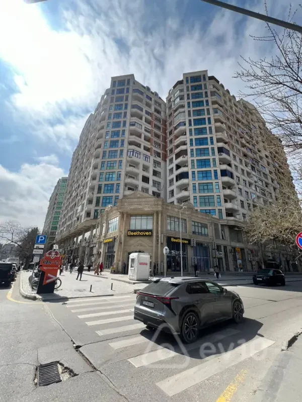 Satılır 2 otaqlı yeni tikili 70 m²