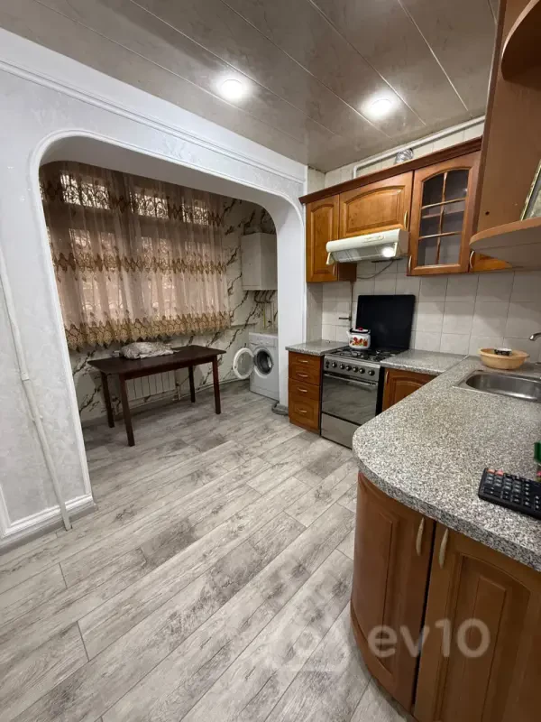 Kirayə verilir 2 otaqlı köhnə tikili 70 m²