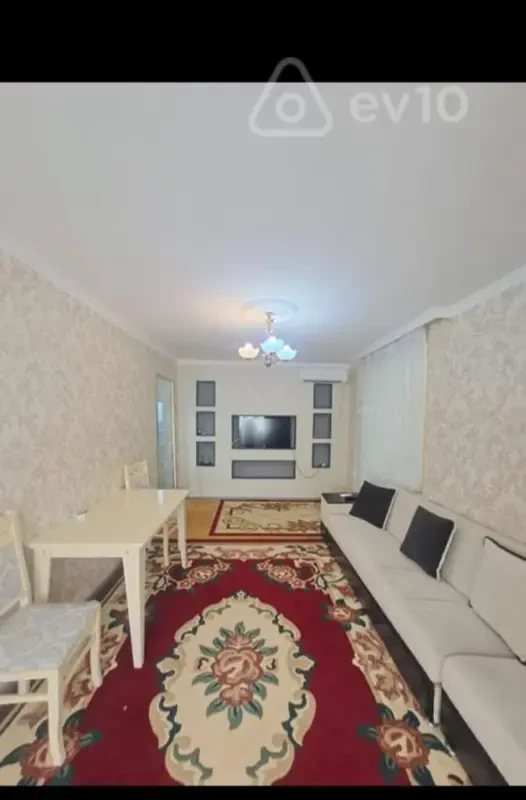 Kirayə verilir 2 otaqlı köhnə tikili 60 m²
