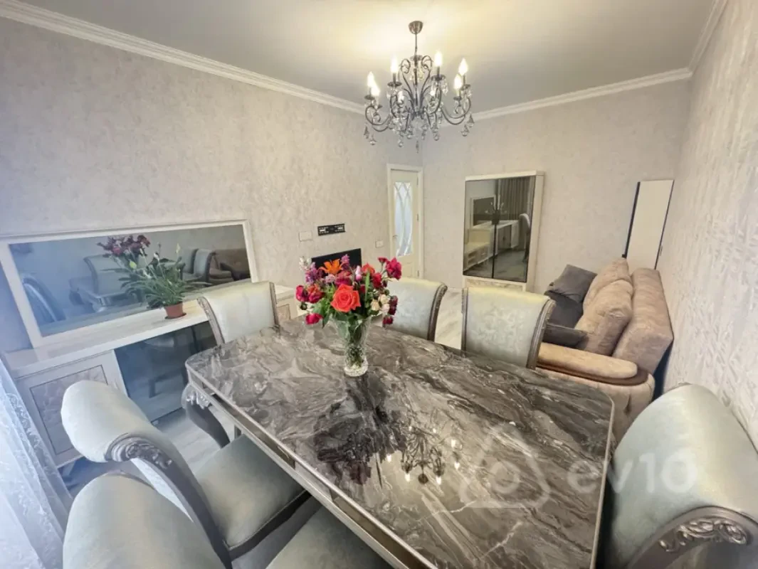 Kirayə verilir 2 otaqlı köhnə tikili 65 m²