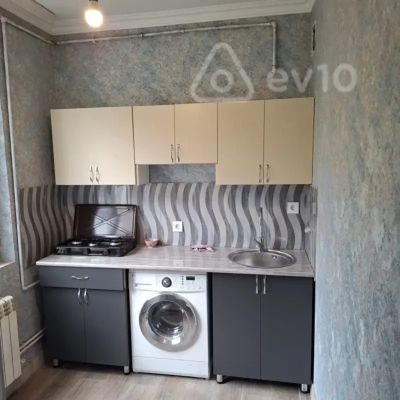 Kirayə verilir 3 otaqlı köhnə tikili 65 m²