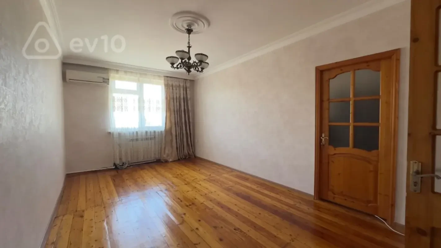 Kirayə verilir 3 otaqlı köhnə tikili 60 m²