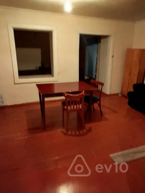 Kirayə verilir 2 otaqlı köhnə tikili 50 m²