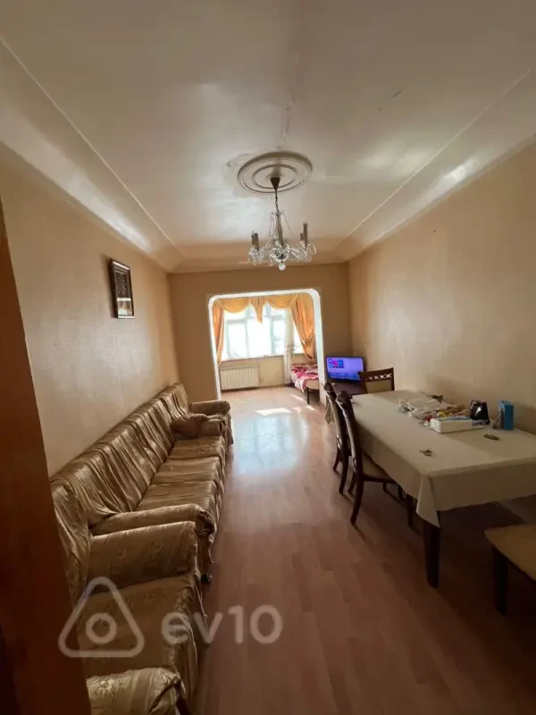 Kirayə verilir 2 otaqlı köhnə tikili 65 m²