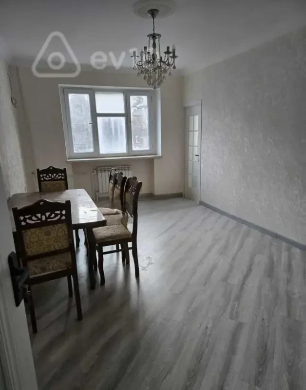 Satılır 3 otaqlı köhnə tikili 90 m²