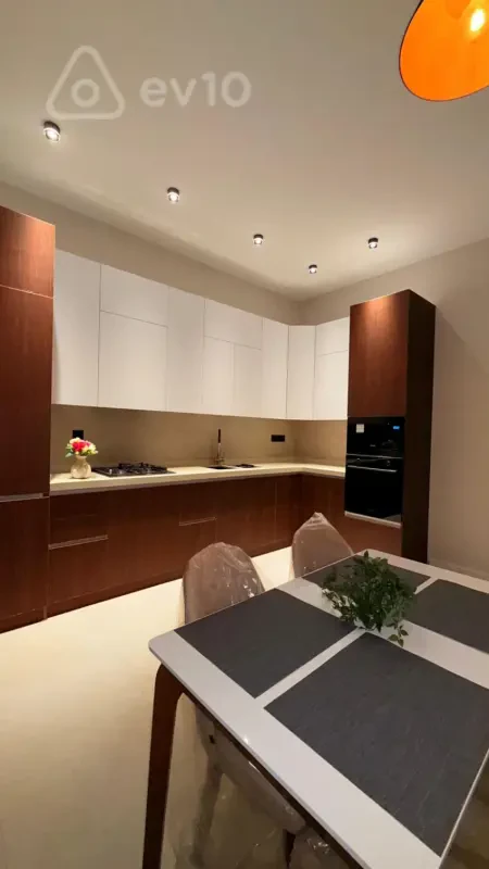 Satılır 5 otaqlı həyət evi 140 m²