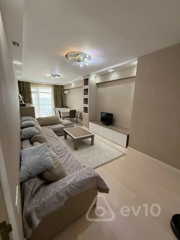 Kirayə verilir 3 otaqlı yeni tikili 130 m²