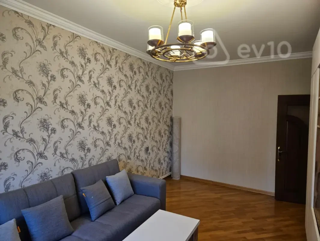 Kirayə verilir 3 otaqlı köhnə tikili 80 m²