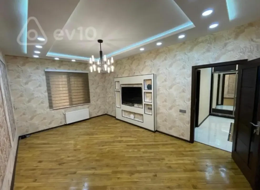 Kirayə verilir 2 otaqlı köhnə tikili 65 m²