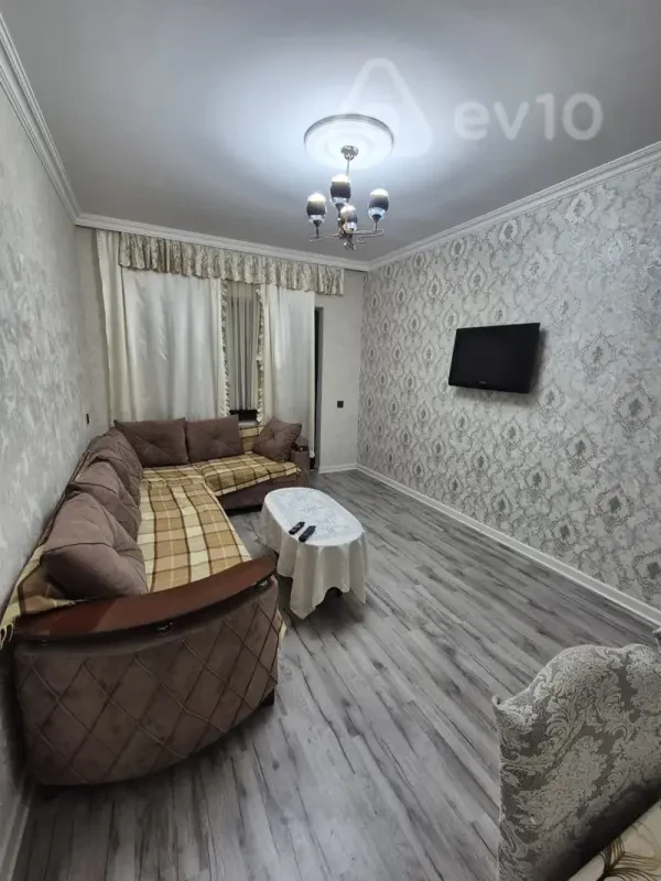 Kirayə verilir 2 otaqlı köhnə tikili 60 m²