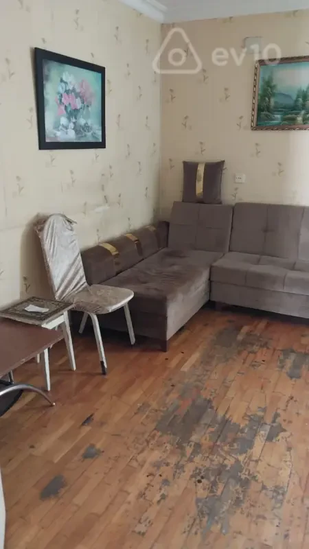 Kirayə verilir 2 otaqlı köhnə tikili 50 m²