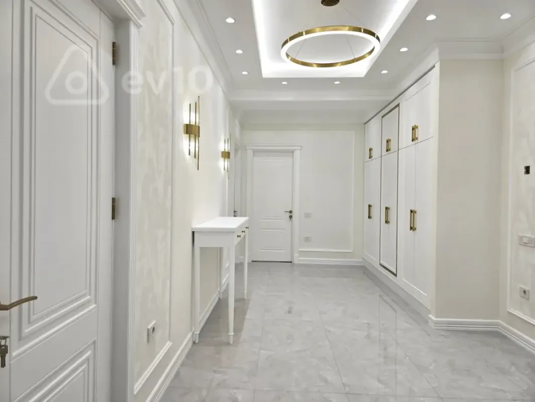 Satılır 4 otaqlı yeni tikili 180 m²