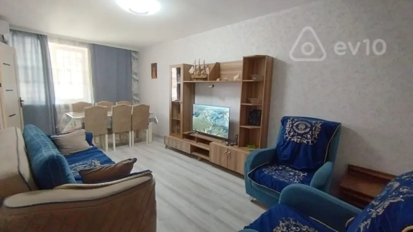 Kirayə verilir 2 otaqlı köhnə tikili 55 m²