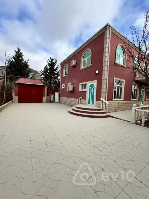 Satılır 5 otaqlı həyət evi 200 m²