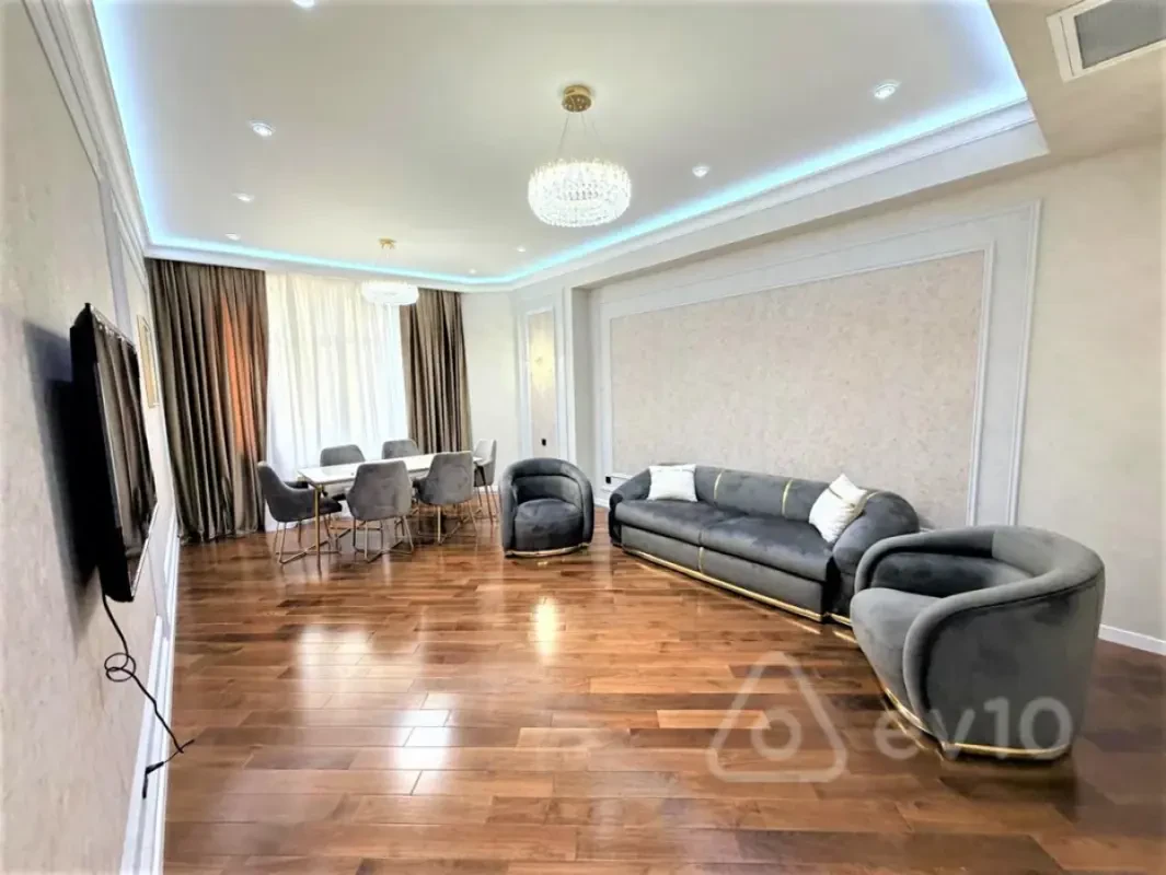 Kirayə verilir 3 otaqlı yeni tikili 150 m²