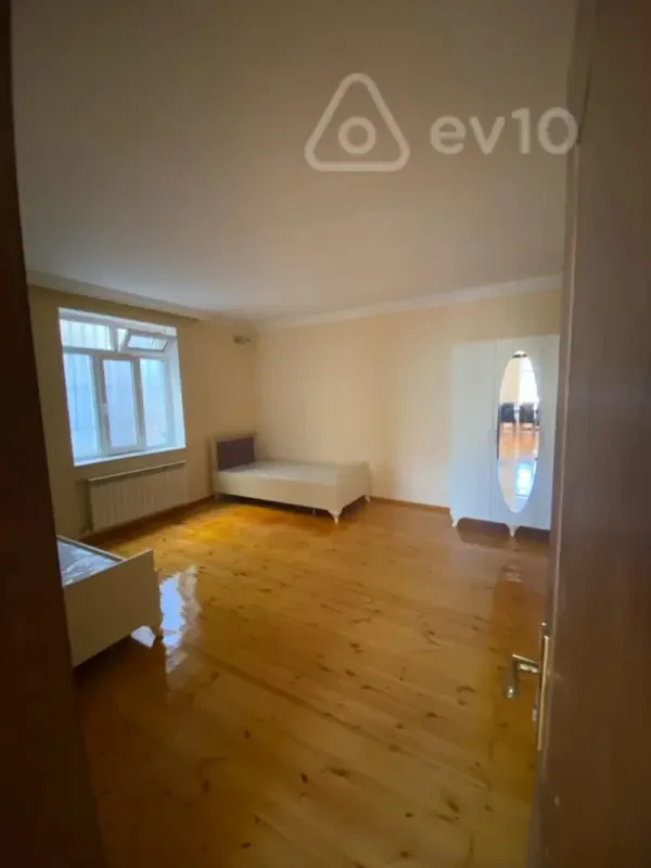 Kirayə verilir 4 otaqlı həyət evi 244 m²