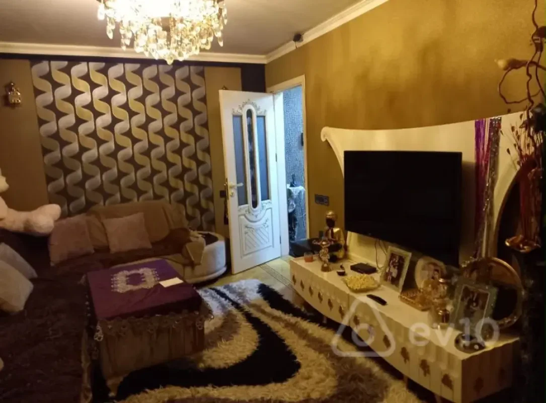 Kirayə verilir 2 otaqlı köhnə tikili 60 m²