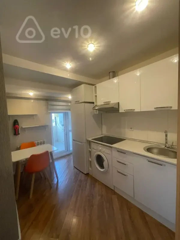 Kirayə verilir 2 otaqlı yeni tikili 80 m²
