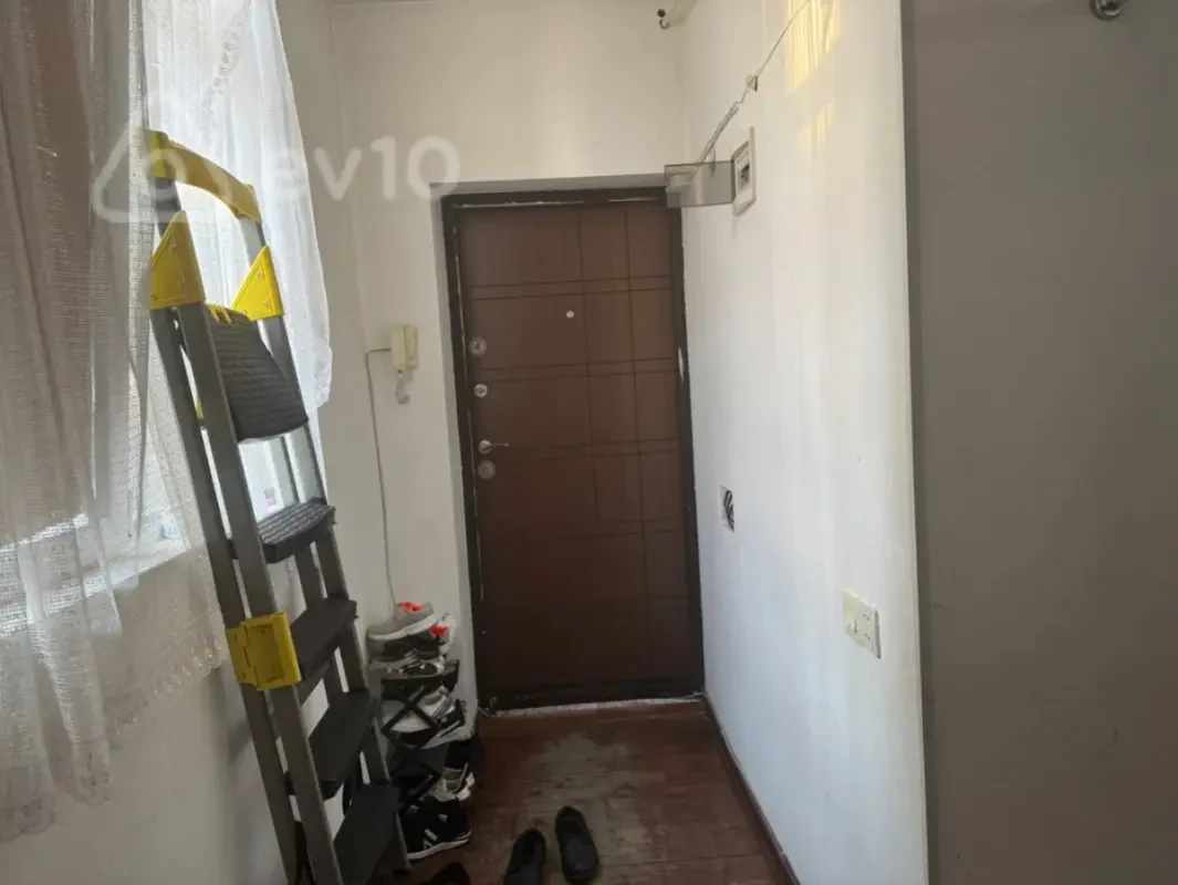 Satılır 2 otaqlı köhnə tikili 72 m²