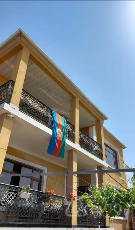 Satılır 6 otaqlı həyət evi 228 m²