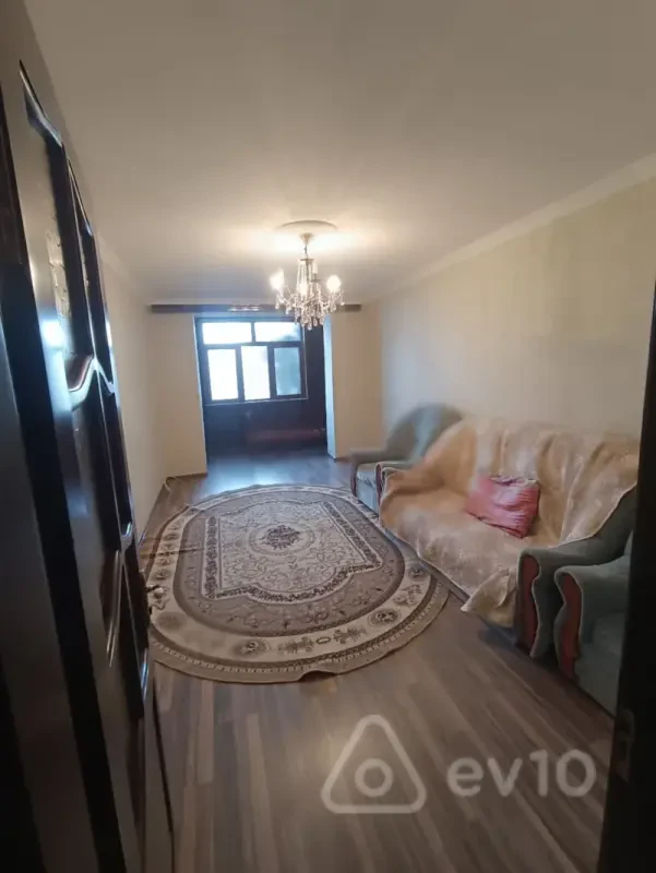 Kirayə verilir 2 otaqlı köhnə tikili 75 m²