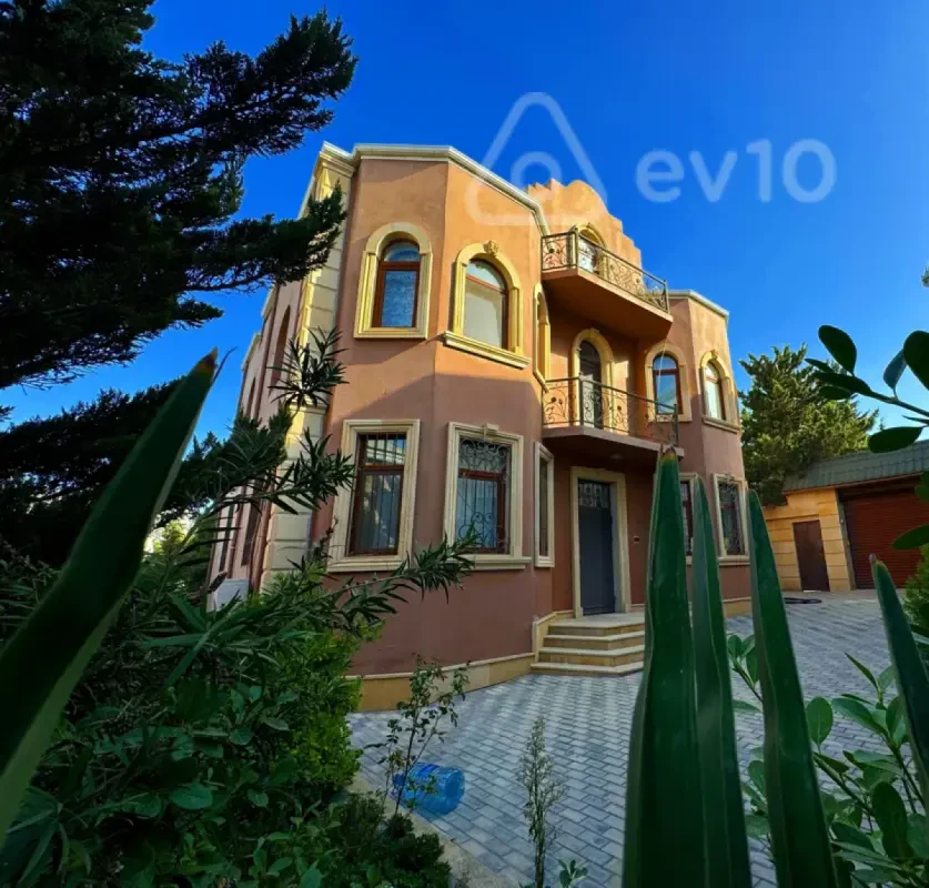 Satılır 7 otaqlı həyət evi 375 m²