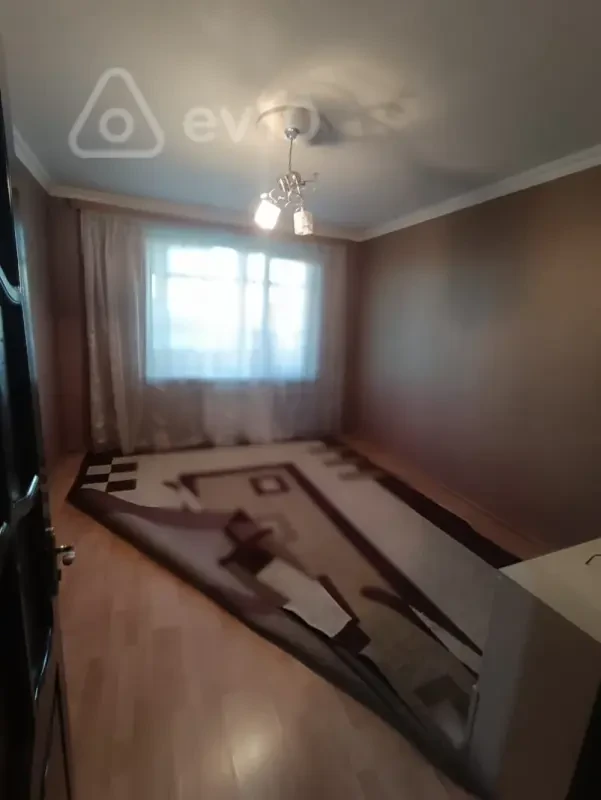 Kirayə verilir 2 otaqlı köhnə tikili 75 m²