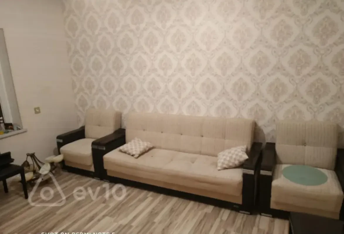 Satılır 2 otaqlı köhnə tikili 43 m²