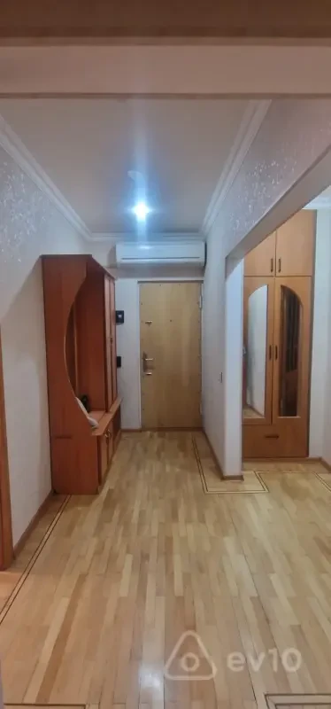 Kirayə verilir 3 otaqlı köhnə tikili 80 m²