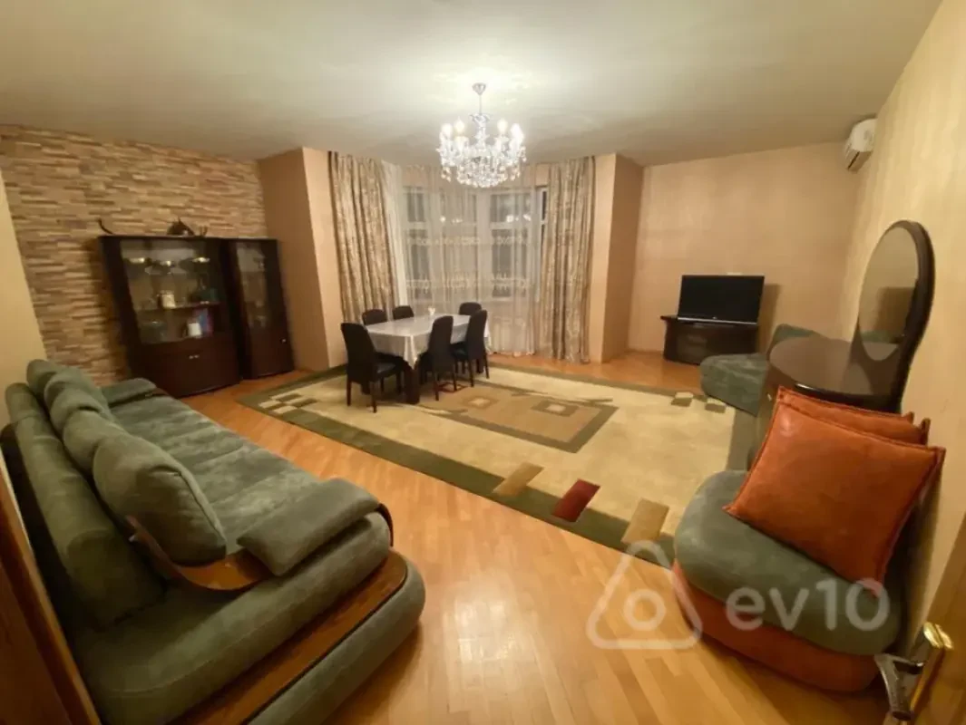 Kirayə verilir 3 otaqlı yeni tikili 148 m²