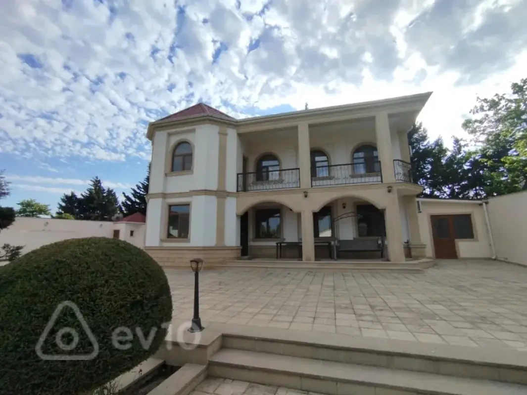 Satılır 5 otaqlı həyət evi 270 m²
