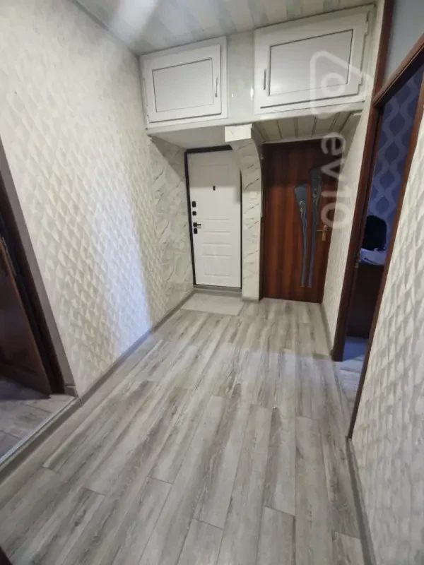 Satılır 4 otaqlı köhnə tikili 96 m²